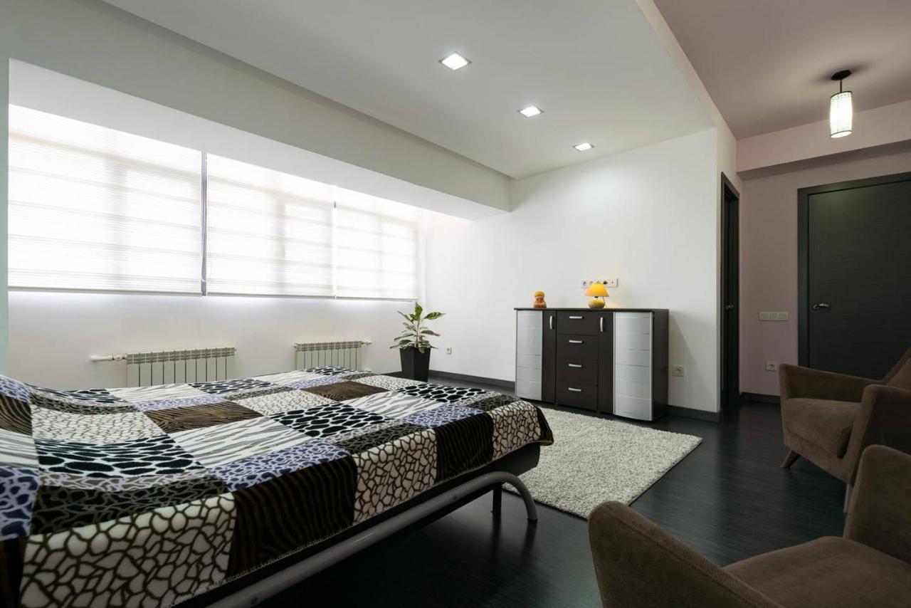 אלמטי Nadezhda Apartments On Nauryzbai Batyr 37 Near The Arbat מראה חיצוני תמונה
