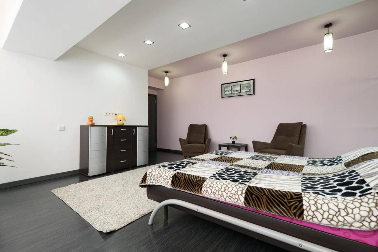 אלמטי Nadezhda Apartments On Nauryzbai Batyr 37 Near The Arbat מראה חיצוני תמונה